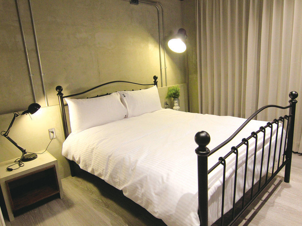 Loft Hostel Fengjia 타이중 외부 사진
