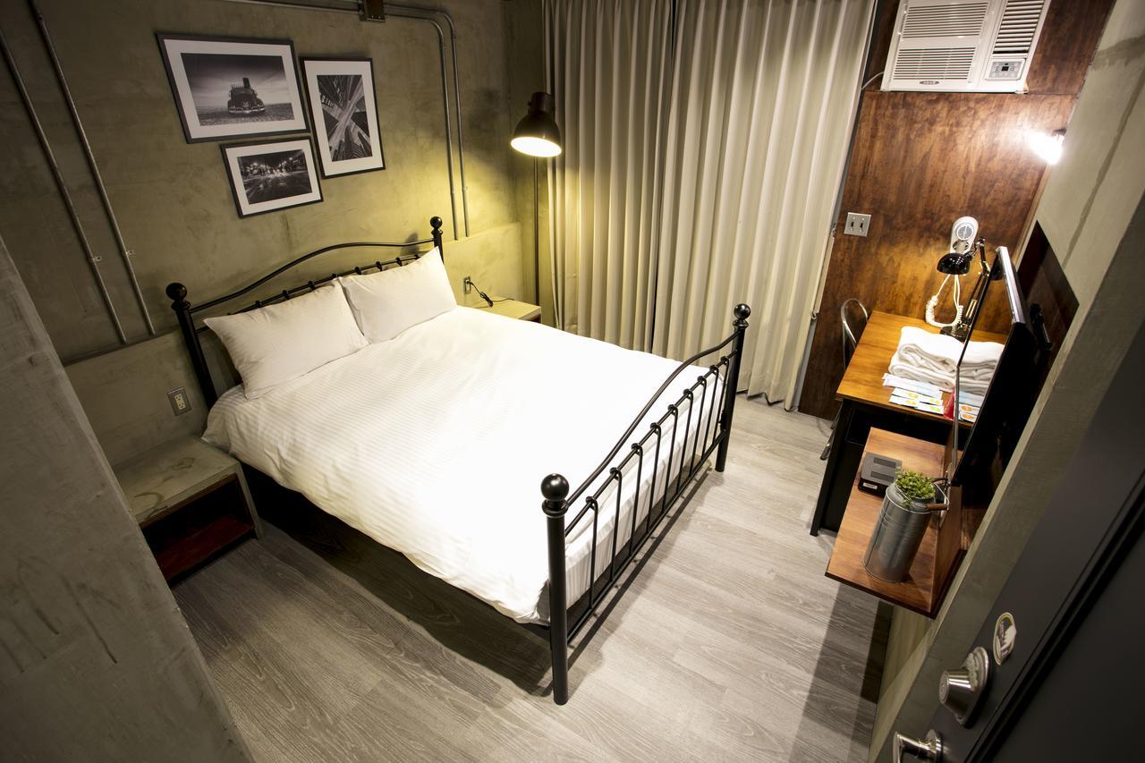 Loft Hostel Fengjia 타이중 외부 사진