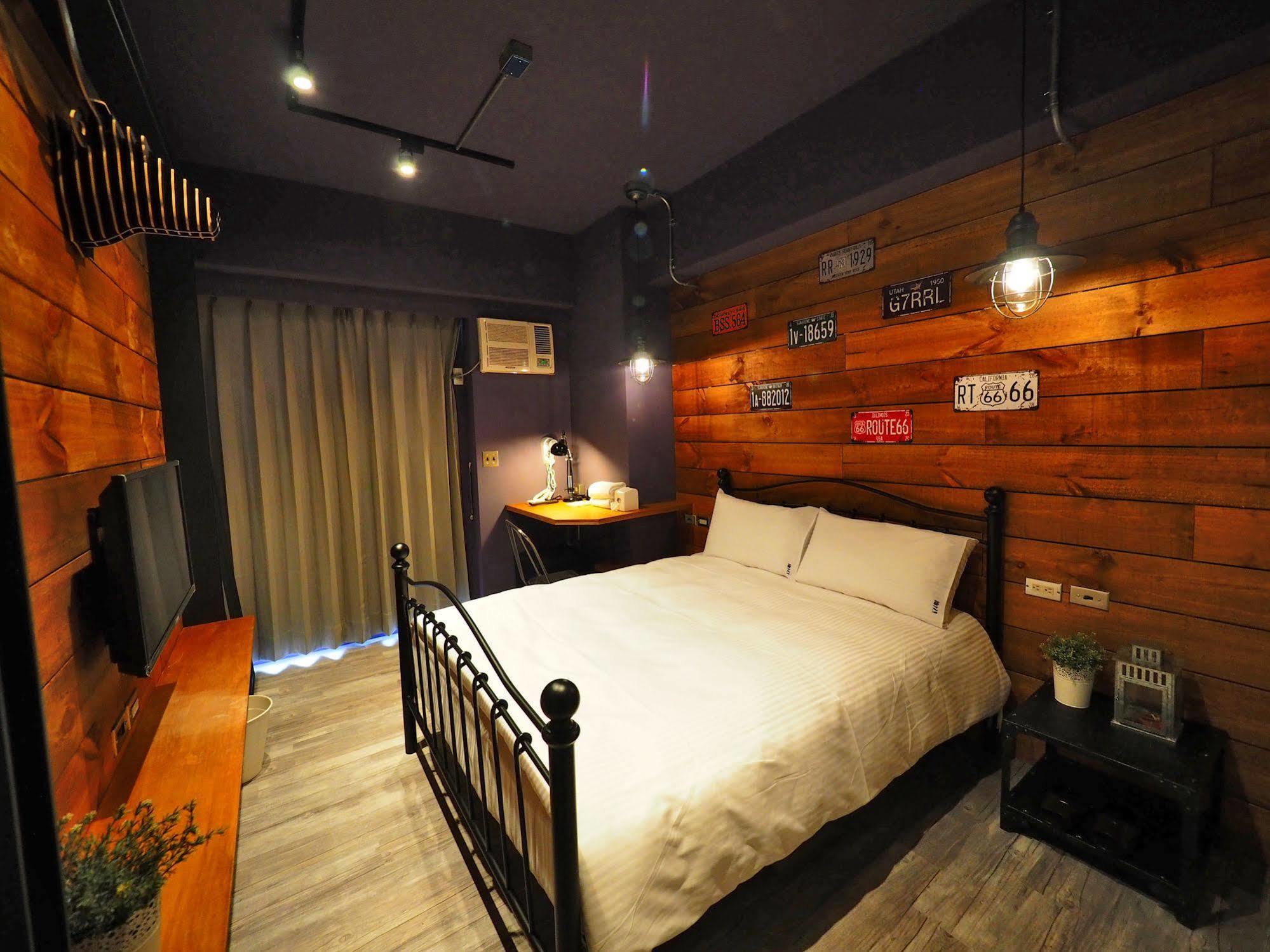 Loft Hostel Fengjia 타이중 외부 사진