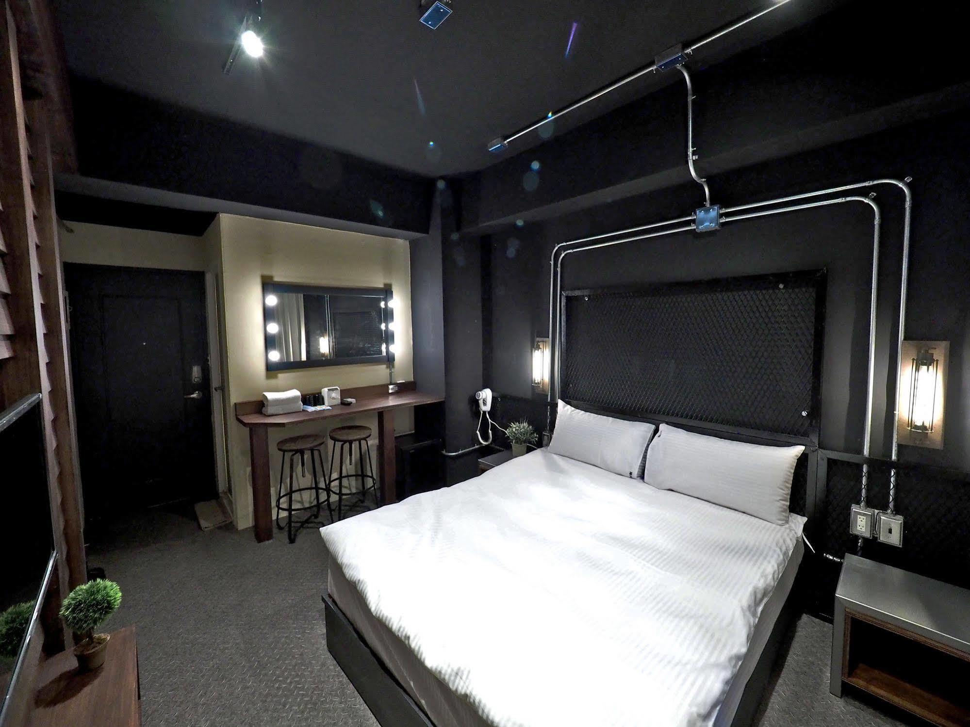 Loft Hostel Fengjia 타이중 외부 사진