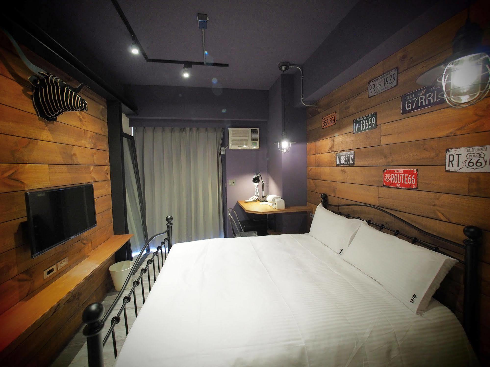 Loft Hostel Fengjia 타이중 외부 사진