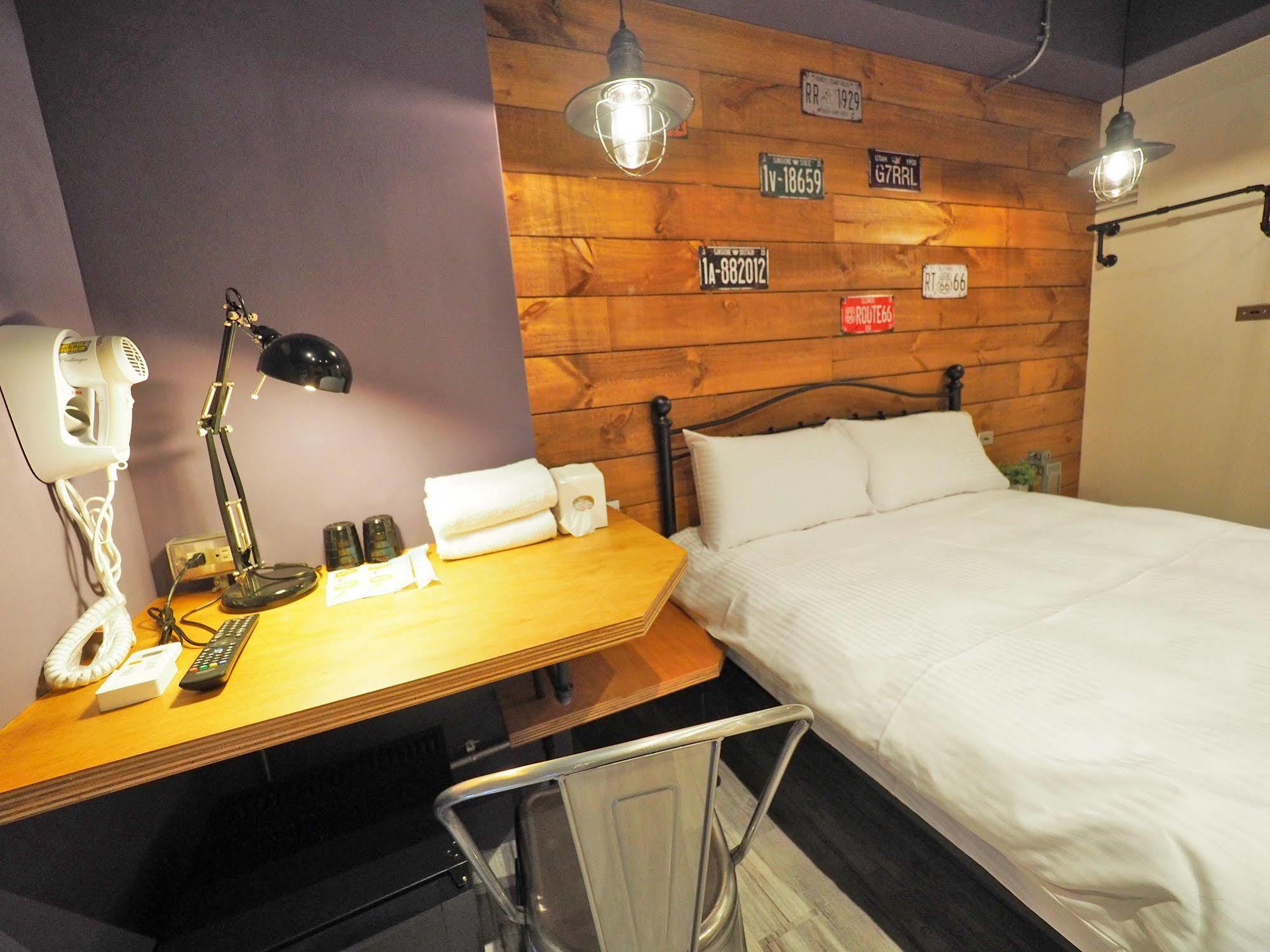 Loft Hostel Fengjia 타이중 외부 사진