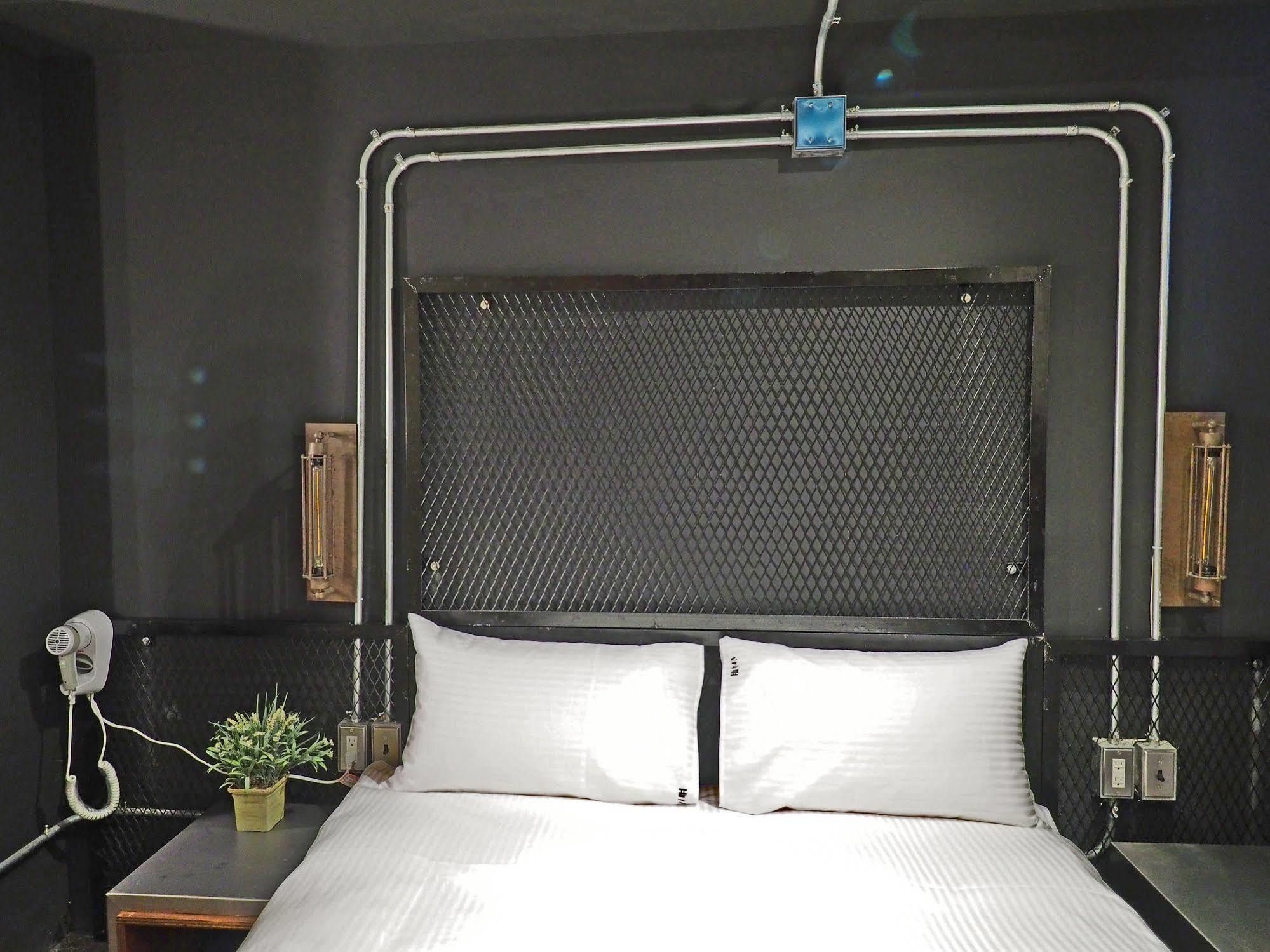 Loft Hostel Fengjia 타이중 외부 사진